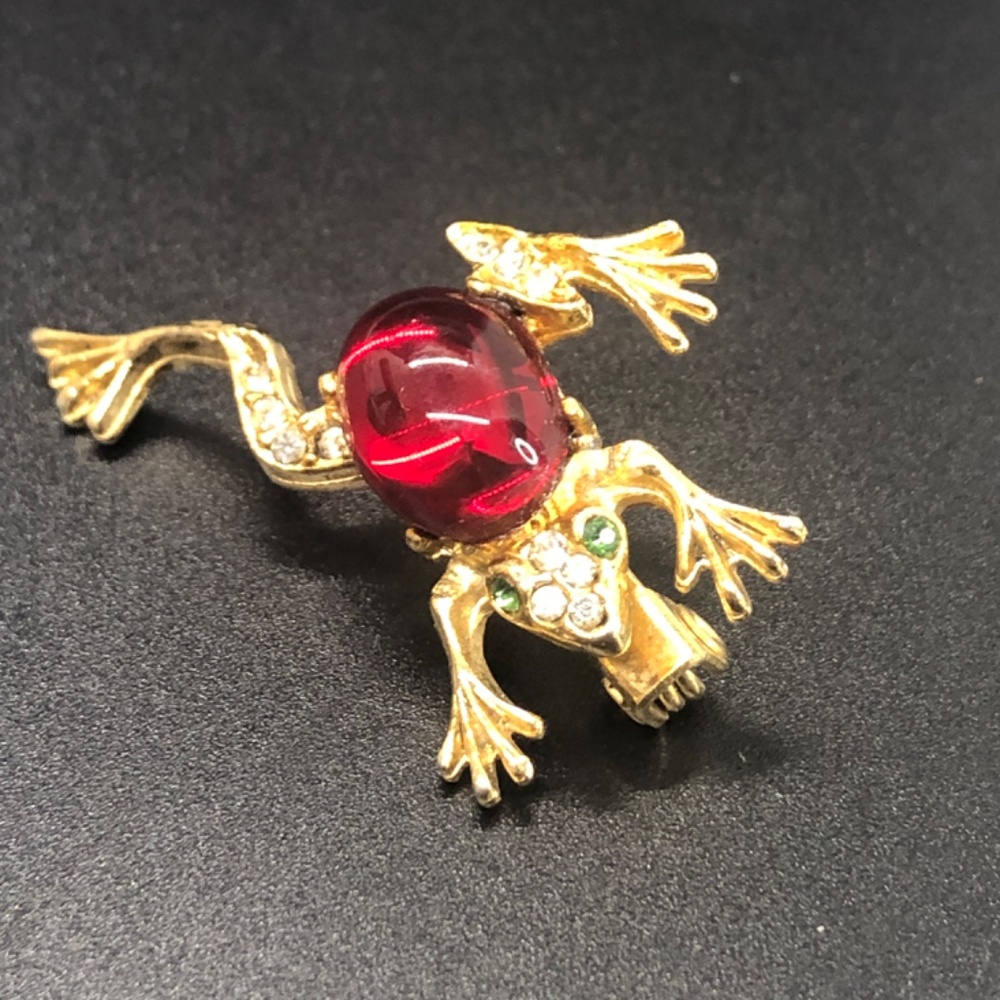 Vintage Leaping Frog Label Pin Brooche